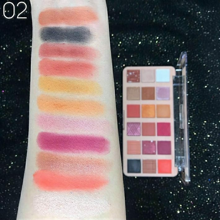 APK 18 Color EyeShadow Palette